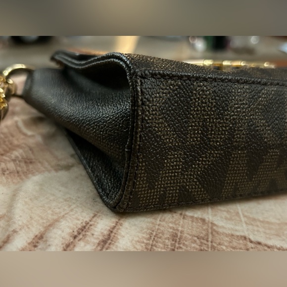 Authentic Michael Kors Florence Crossbody Purse. Never Used. - Picture 9 of 16